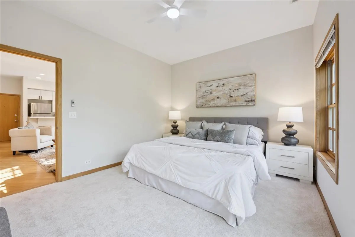 2855 N MILDRED Street 3N IL