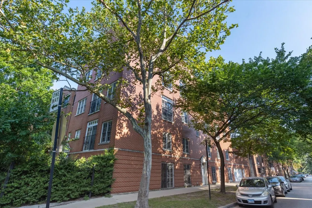 2855 N MILDRED Street 3N IL