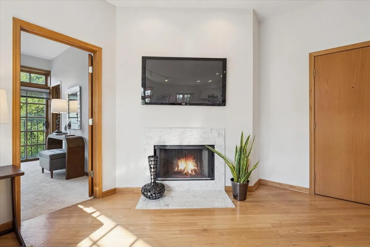 2855 N MILDRED Street 3N IL