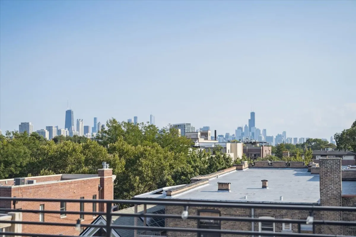 2855 N MILDRED Street 3N IL