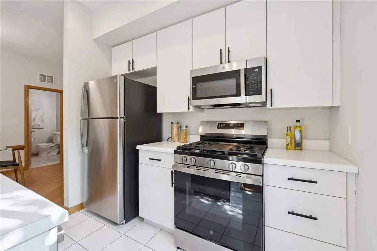 2855 N MILDRED Street 3N IL