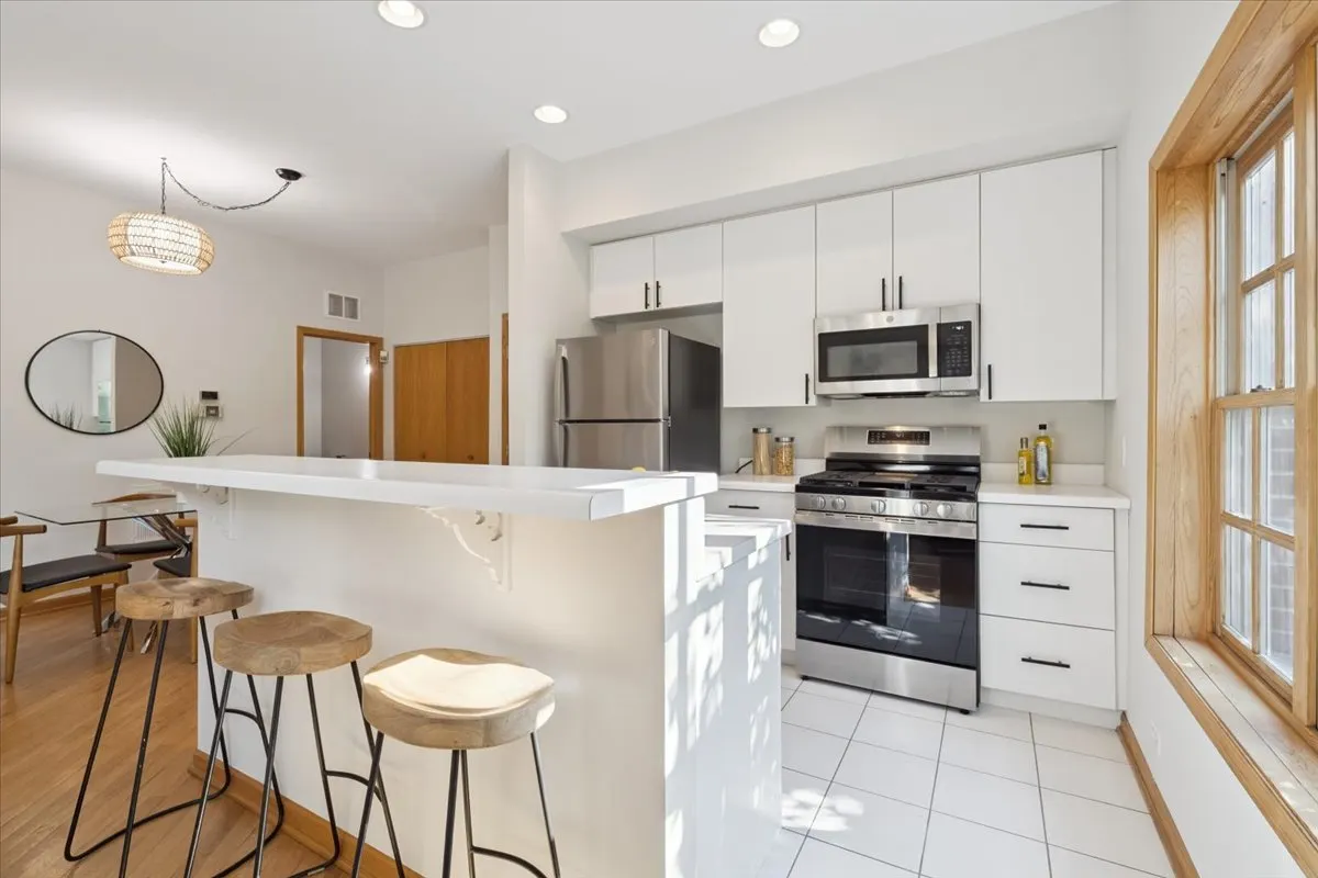 2855 N MILDRED Street 3N IL