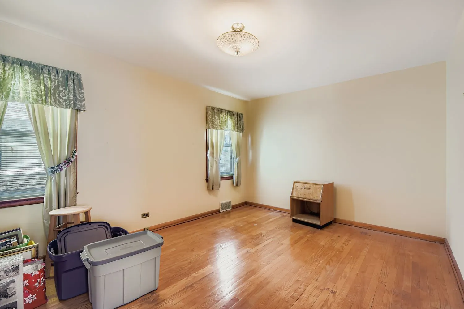 4924 W Montrose Avenue IL