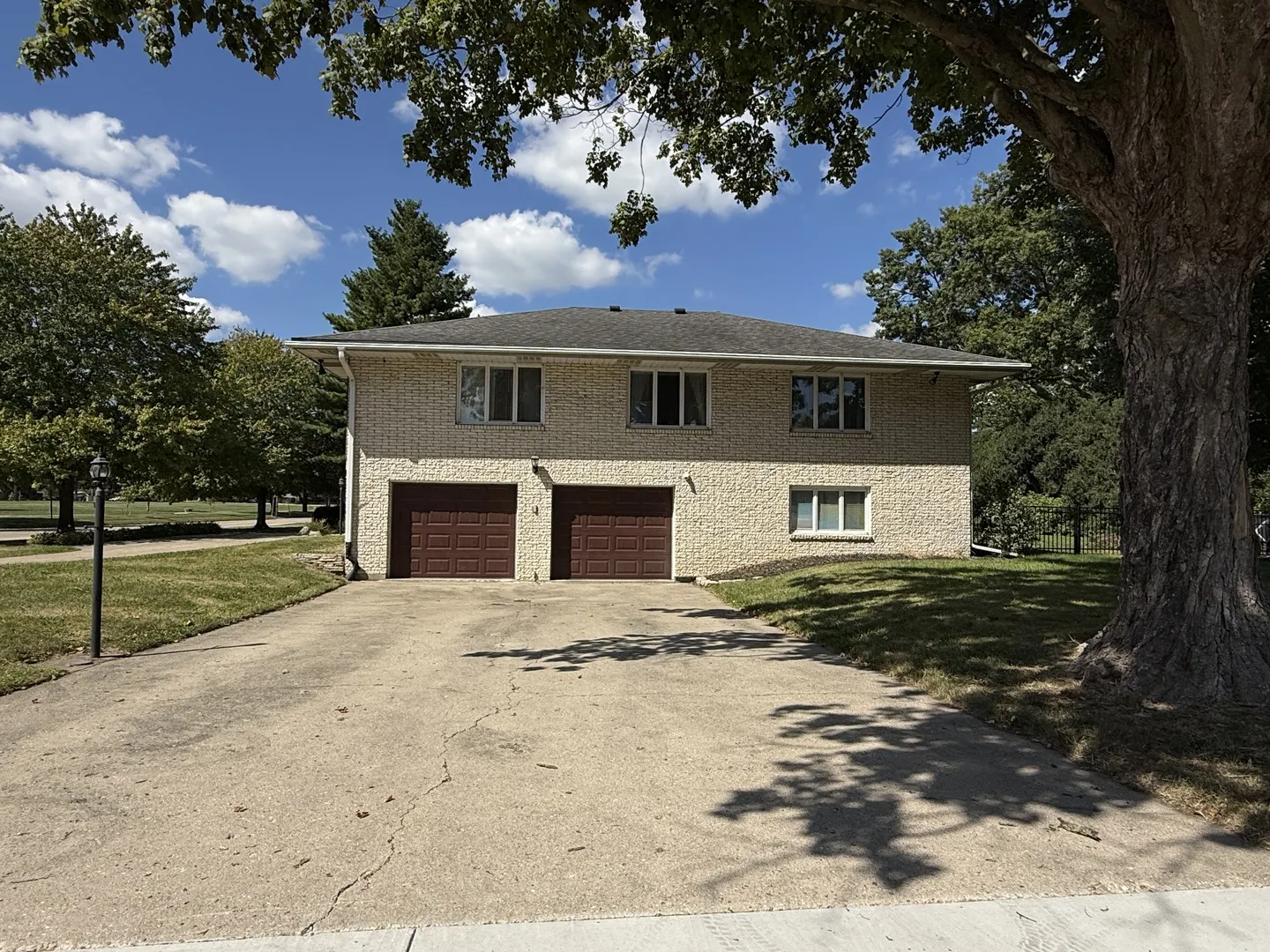 402 W Le Fevre Road IL