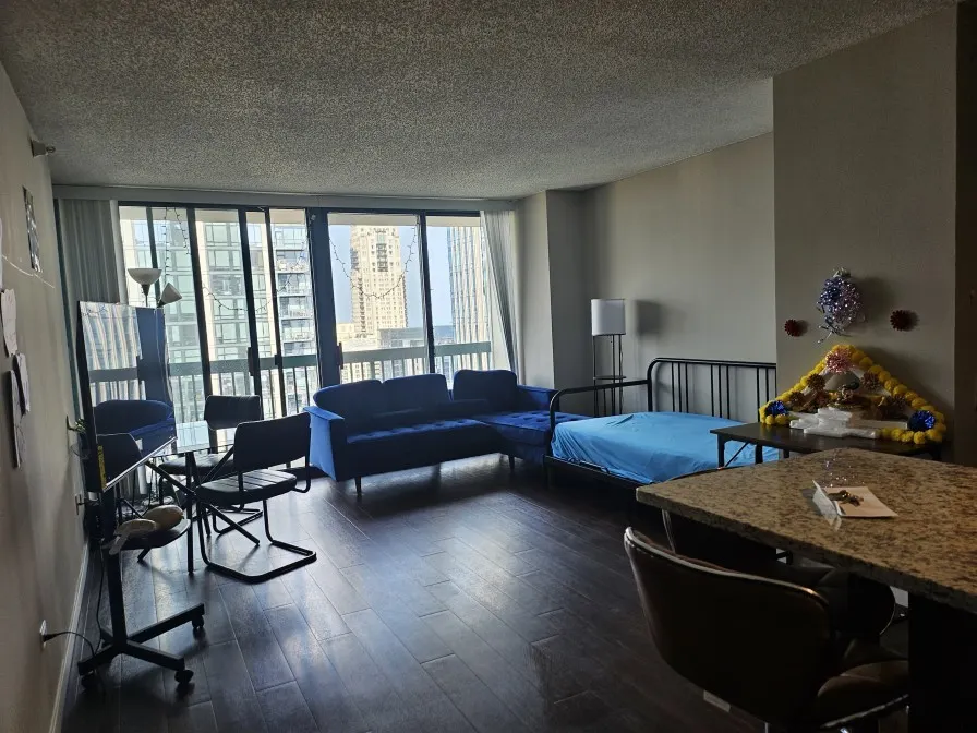 1 W Superior Street 4713 IL