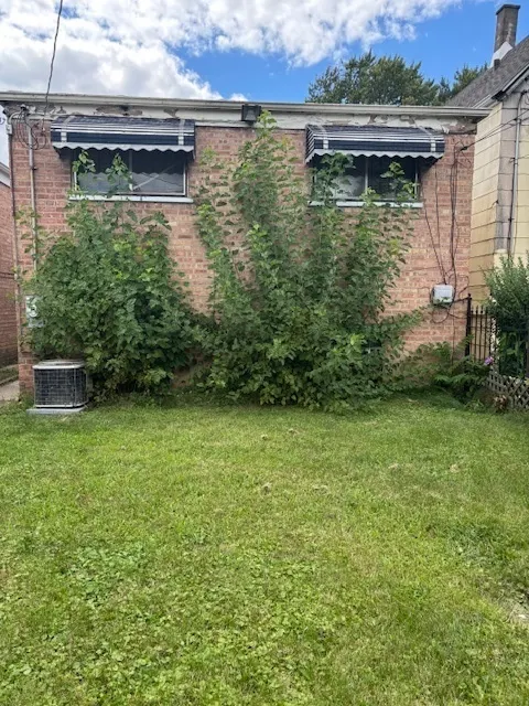 8051 S Escanaba Avenue IL