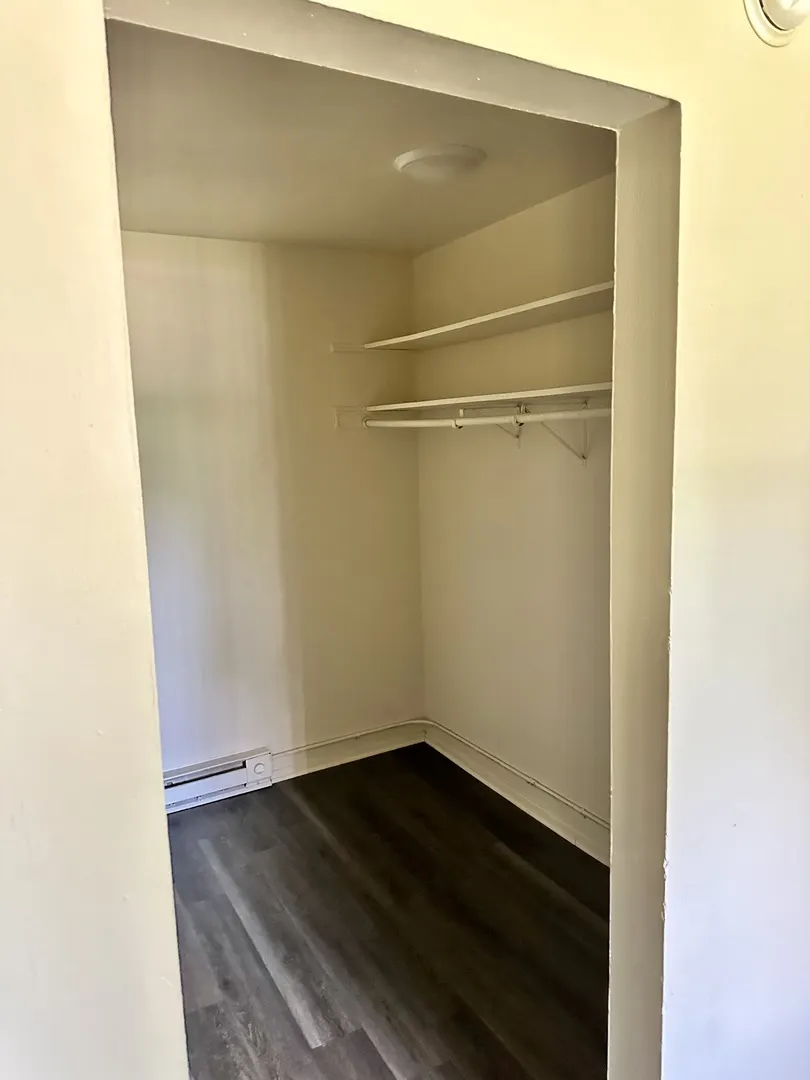 250 N Entrance Avenue 1B IL