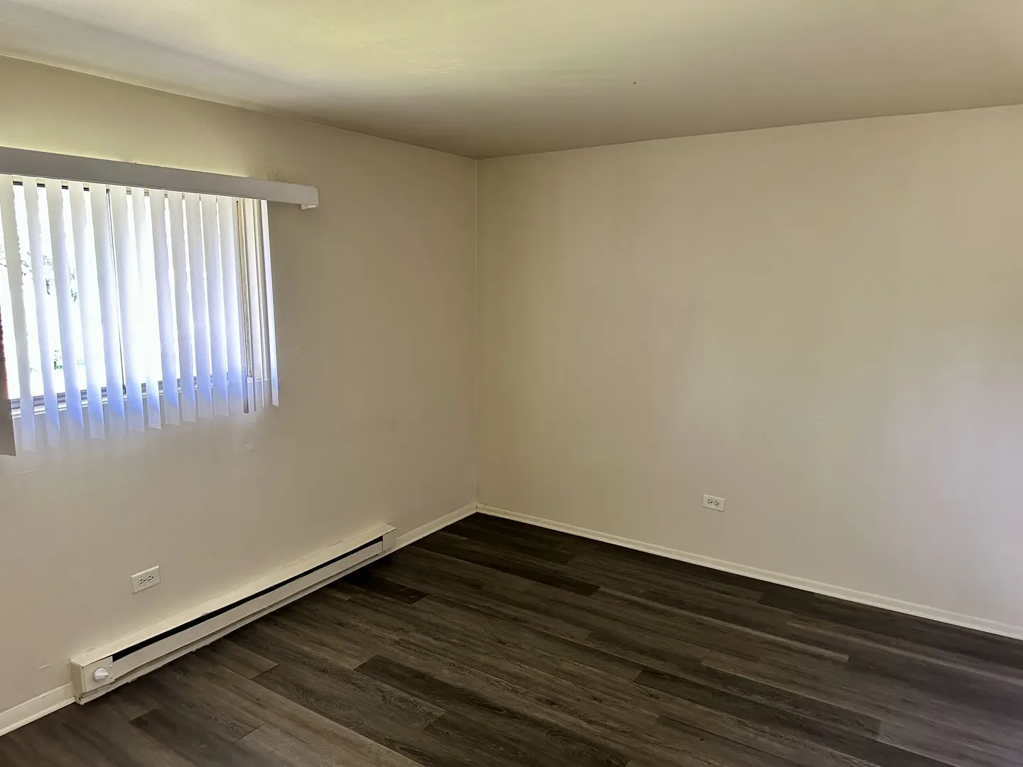 250 N Entrance Avenue 1B IL