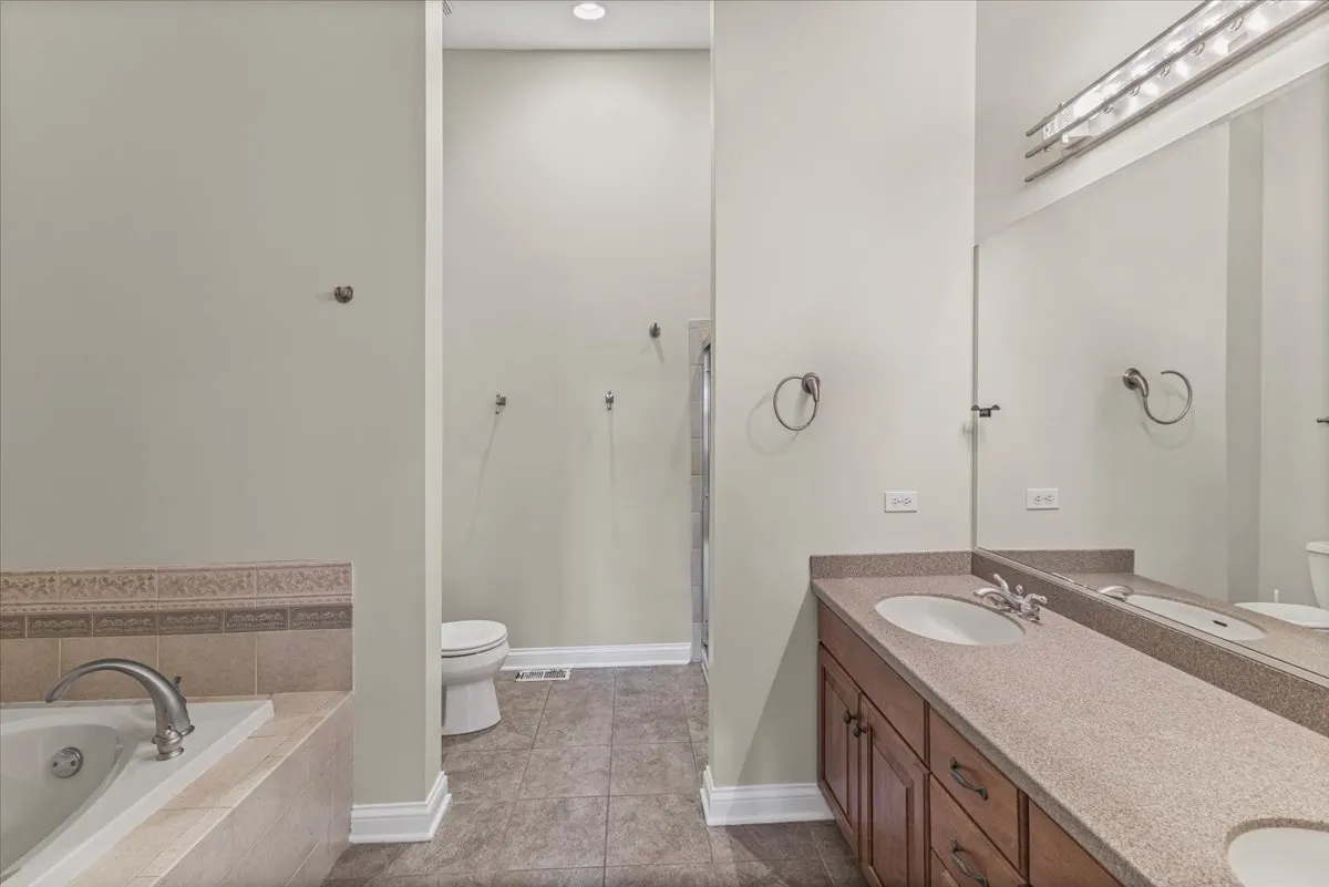 108 Santa Fe Lane IL