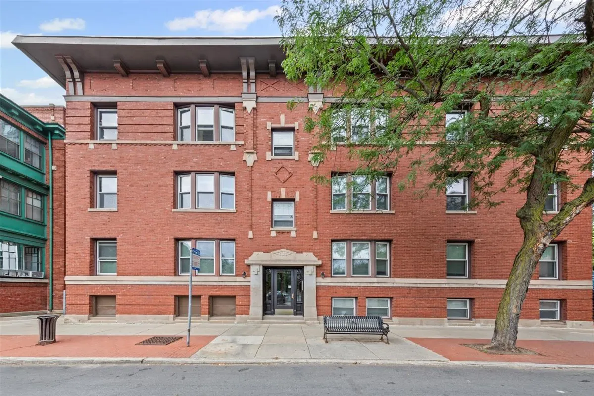 4148 N CLARENDON Avenue 102 IL