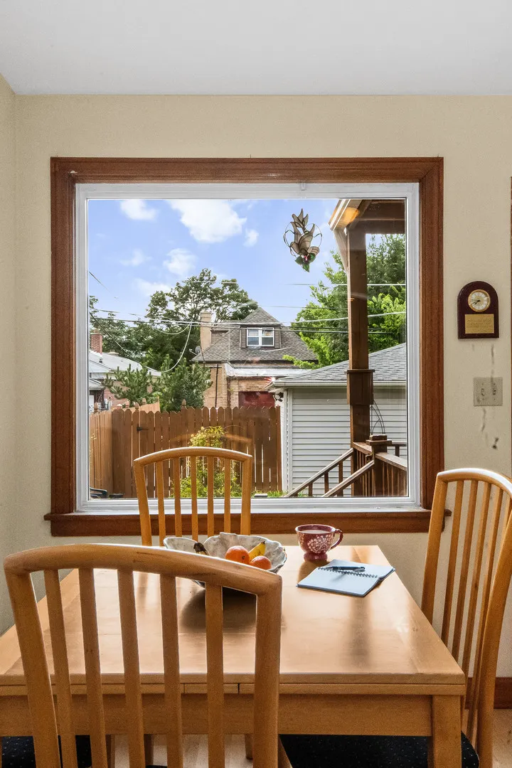 5706 N Mozart Street IL