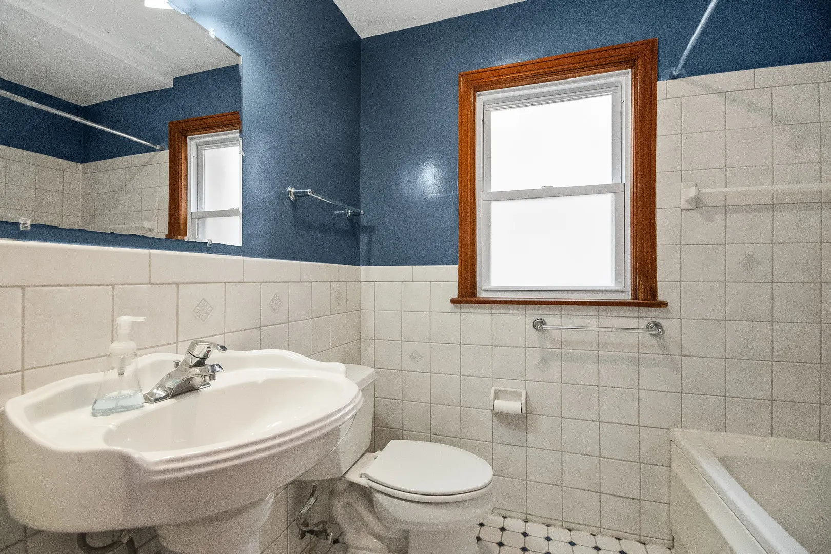 5706 N Mozart Street IL
