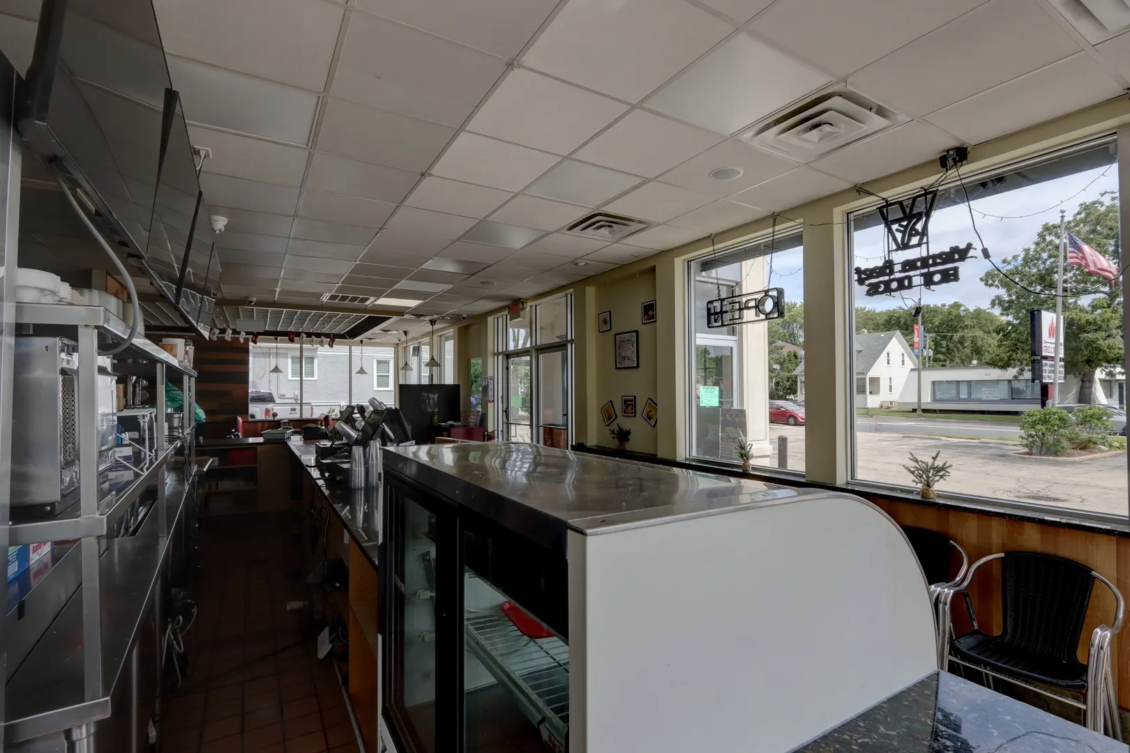 327 S Milwaukee Avenue IL