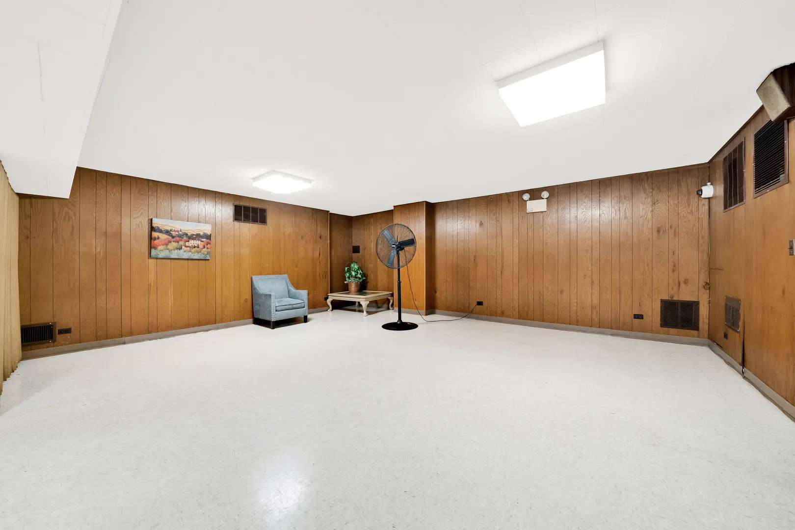 6833 N Kedzie Avenue 709 IL