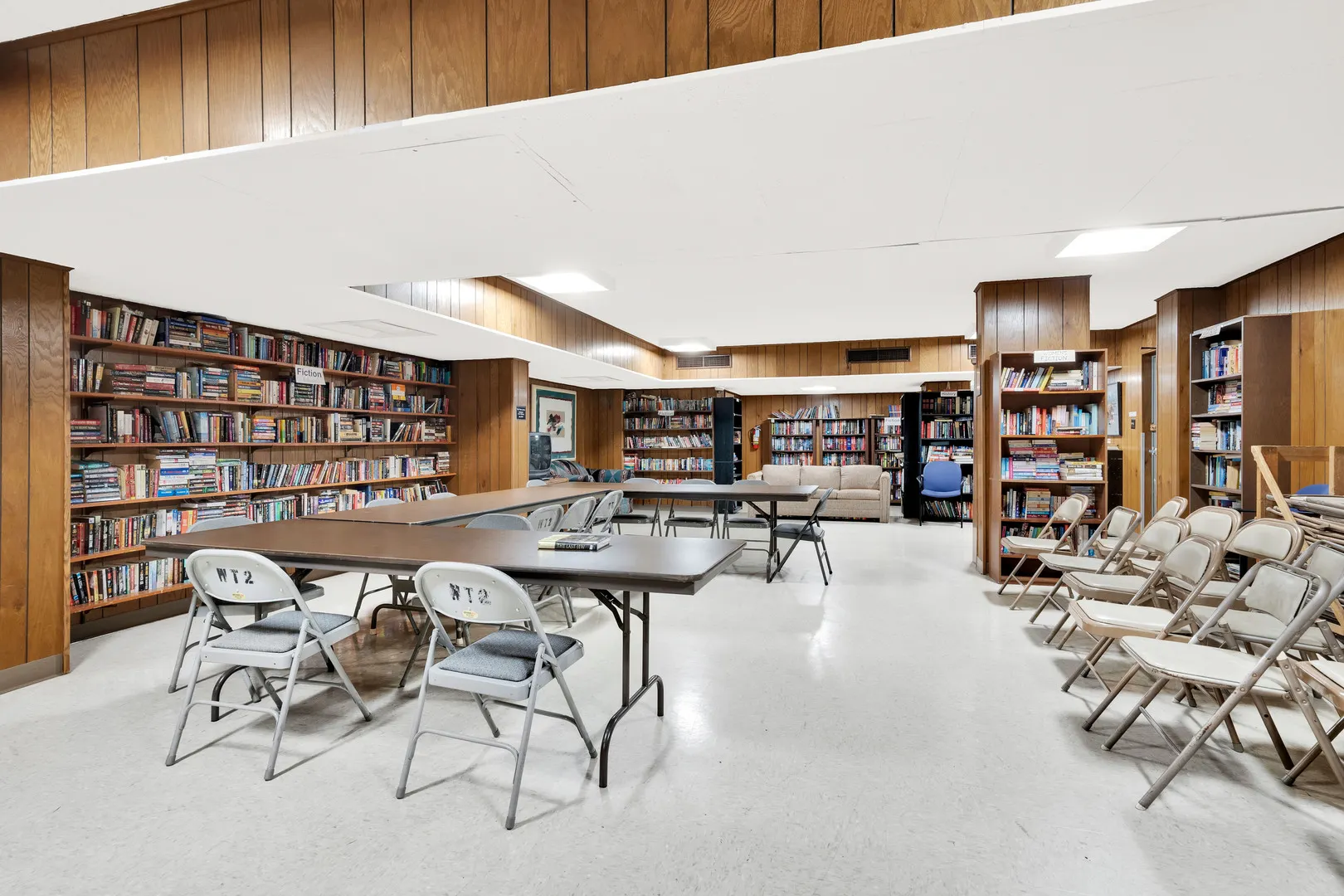 6833 N Kedzie Avenue 709 IL