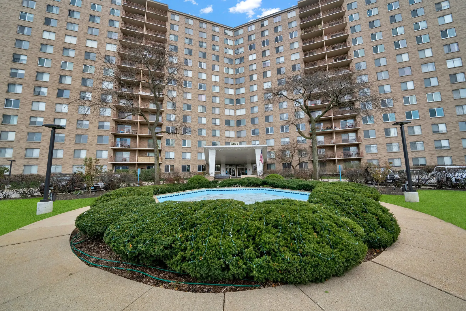 6833 N Kedzie Avenue 709 IL