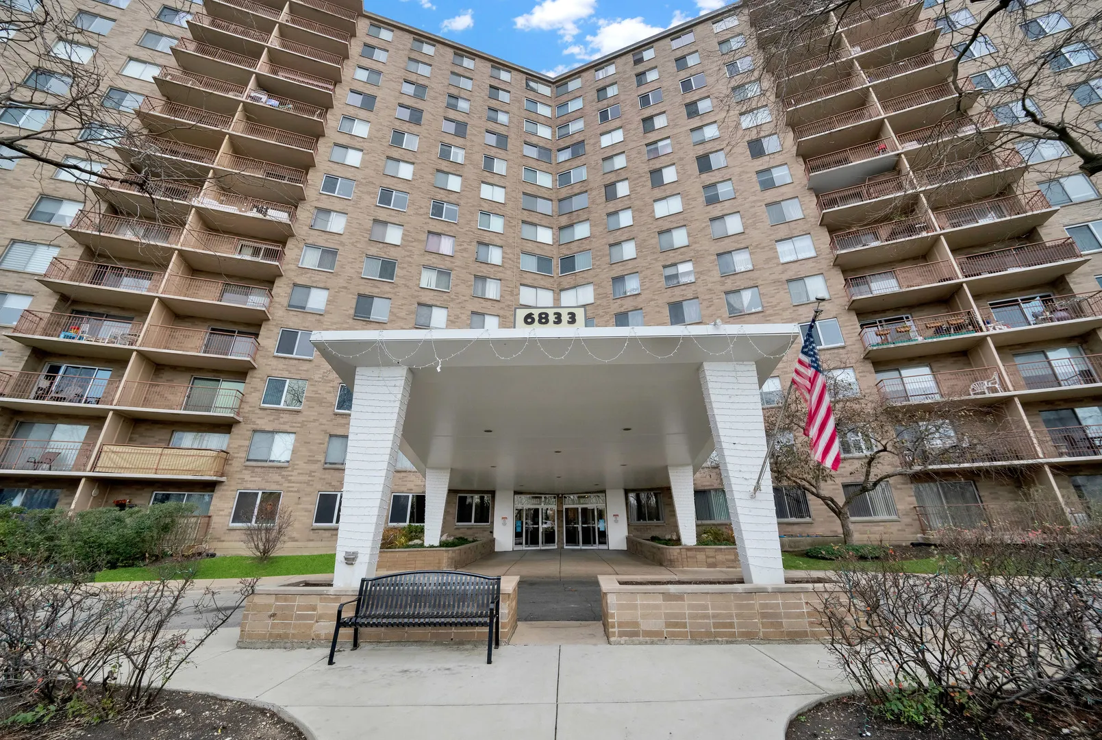 6833 N Kedzie Avenue 709 IL