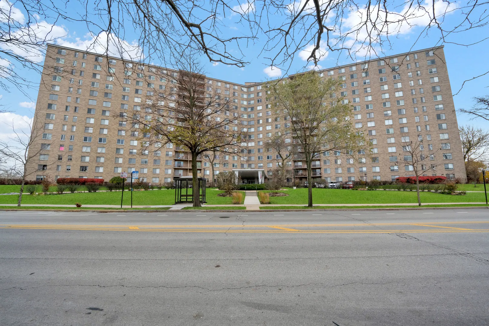 6833 N Kedzie Avenue 709 IL