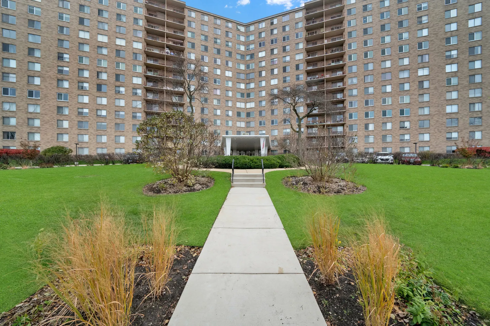 6833 N Kedzie Avenue 709 IL
