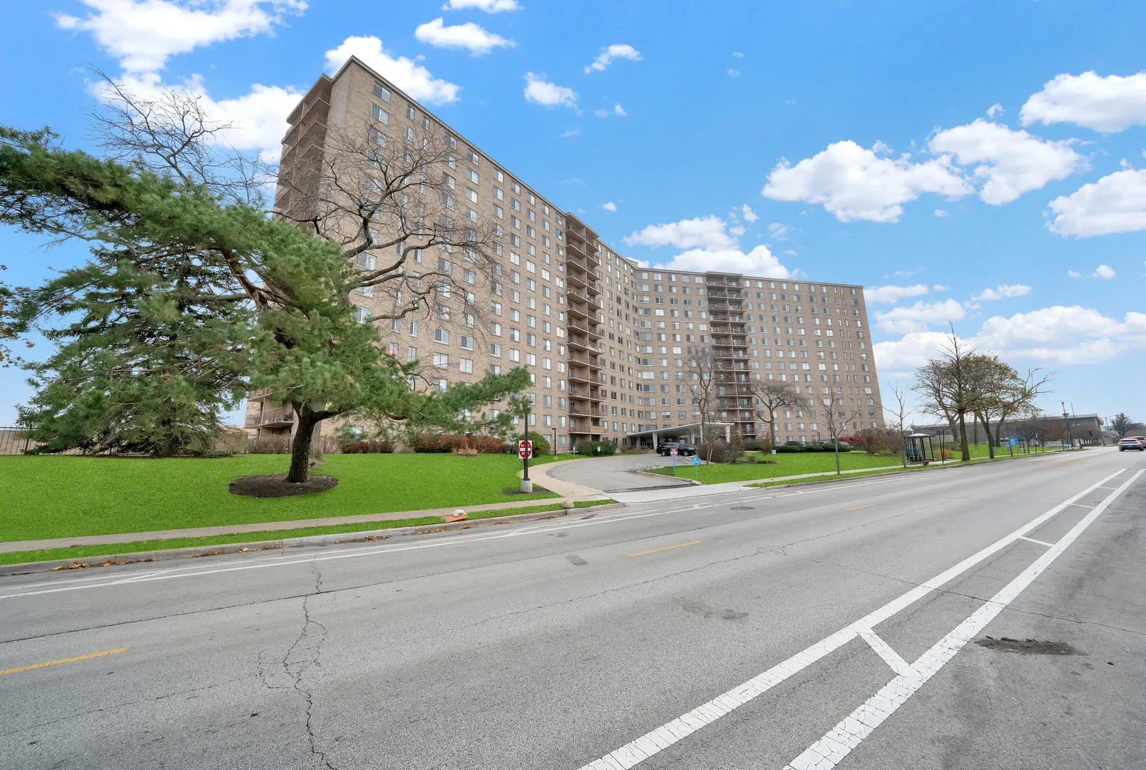 6833 N Kedzie Avenue 709 IL