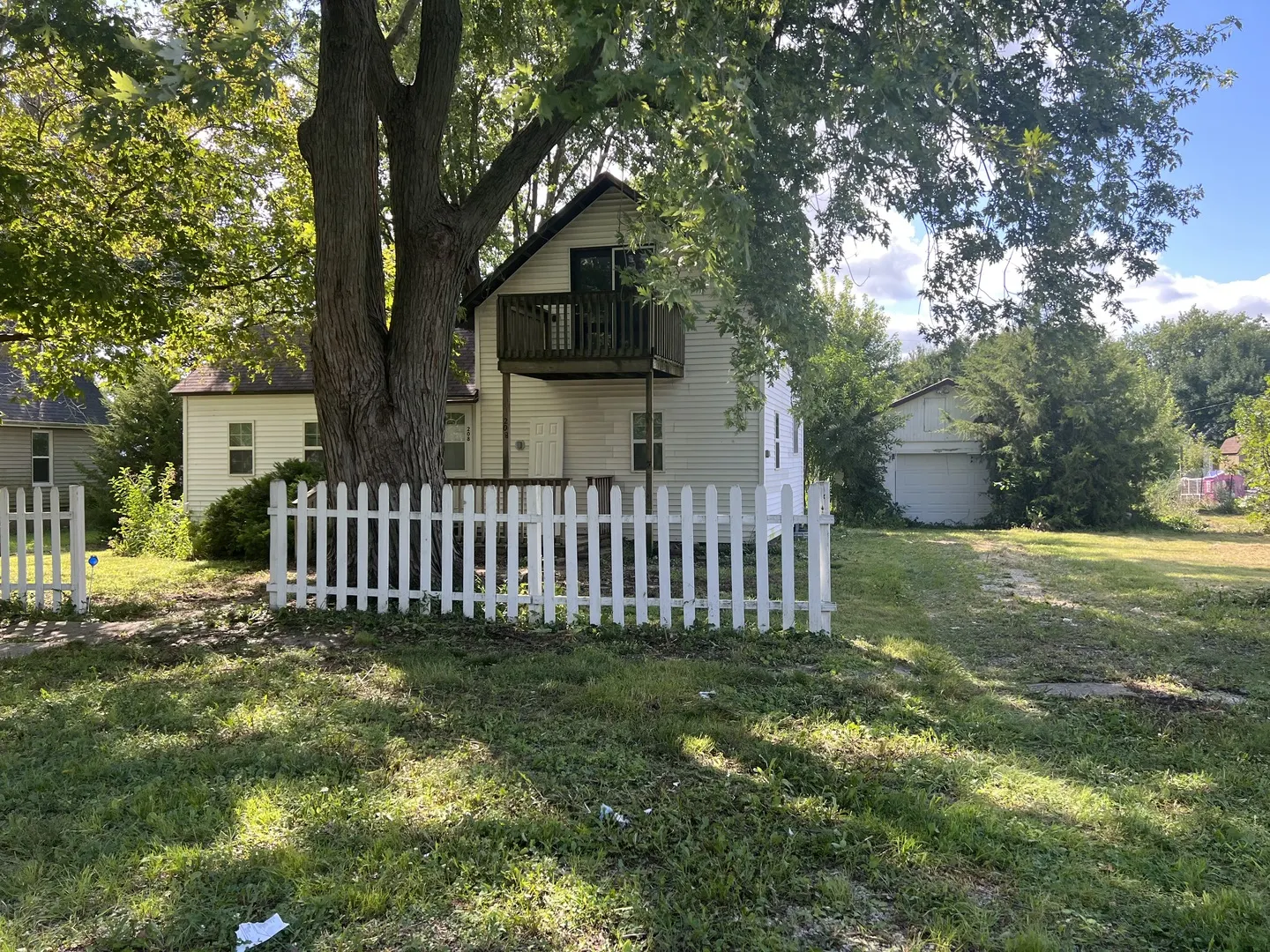 208 S Elm Street IL
