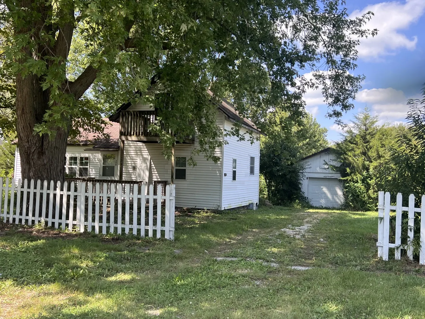 208 S Elm Street IL