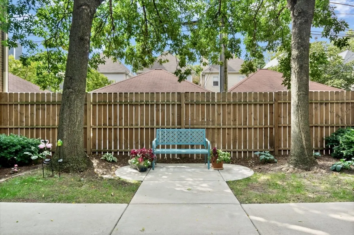 1816 N Rockwell Street C IL