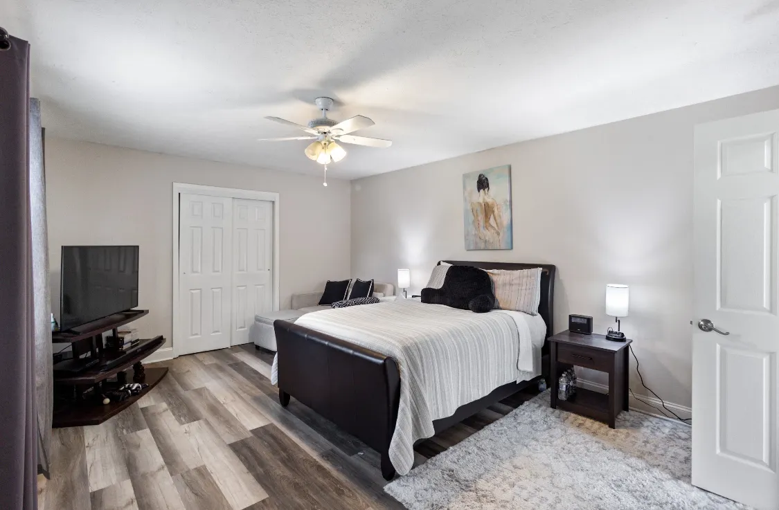 5051 Woodlake Drive IL