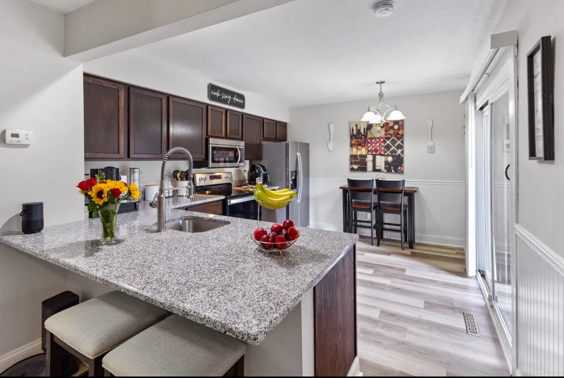 5051 Woodlake Drive IL