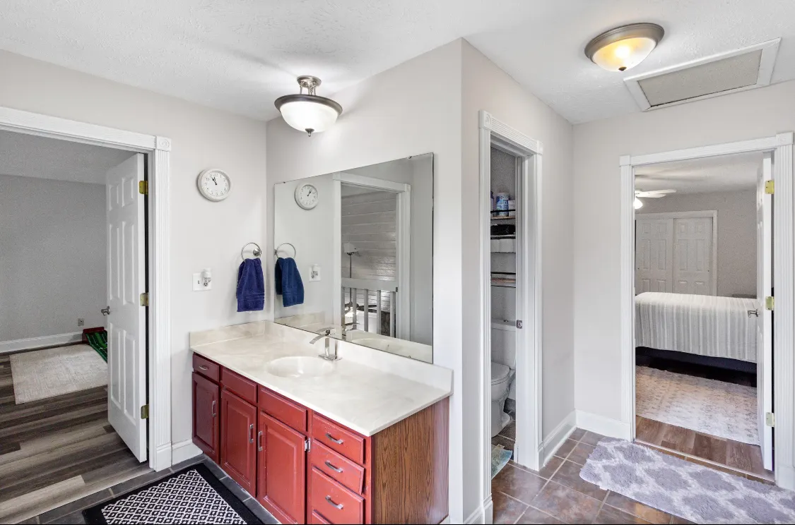 5051 Woodlake Drive IL