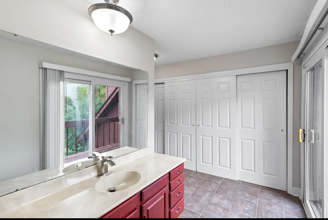 5051 Woodlake Drive IL