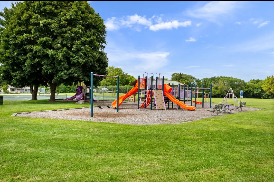 5051 Woodlake Drive IL