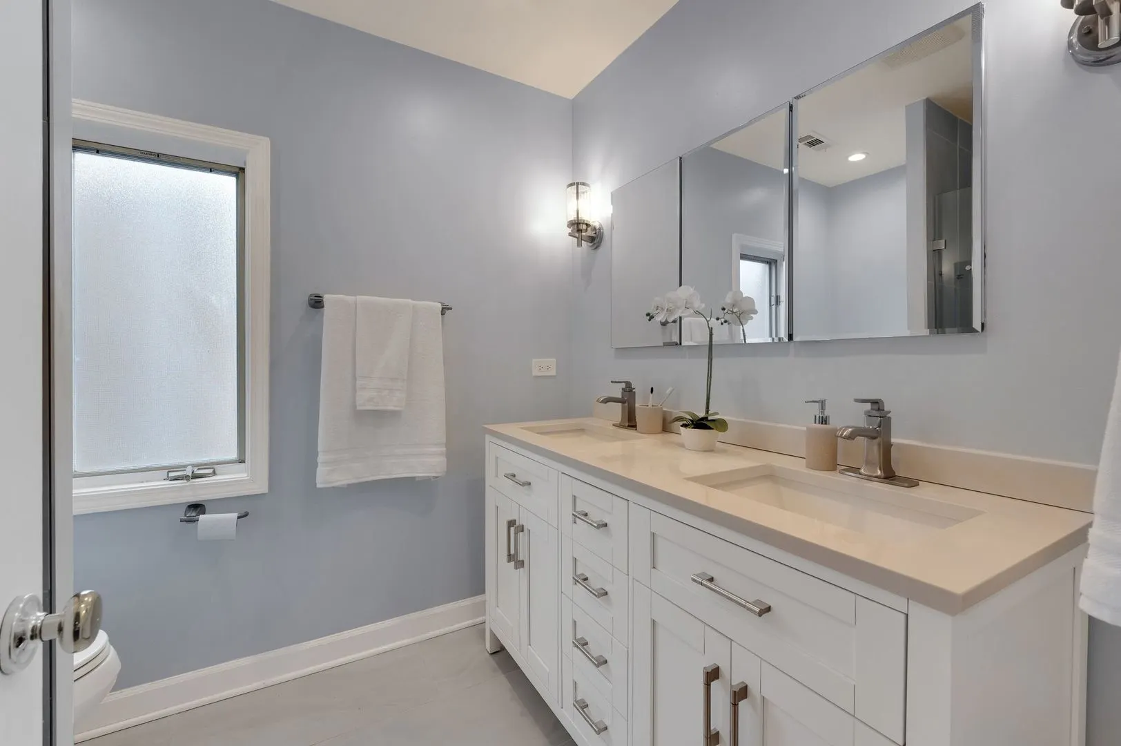 3123 W Chase Avenue IL
