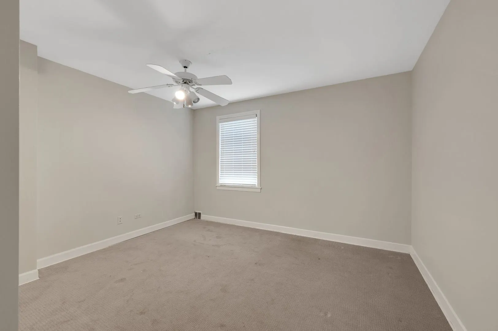 3123 W Chase Avenue IL