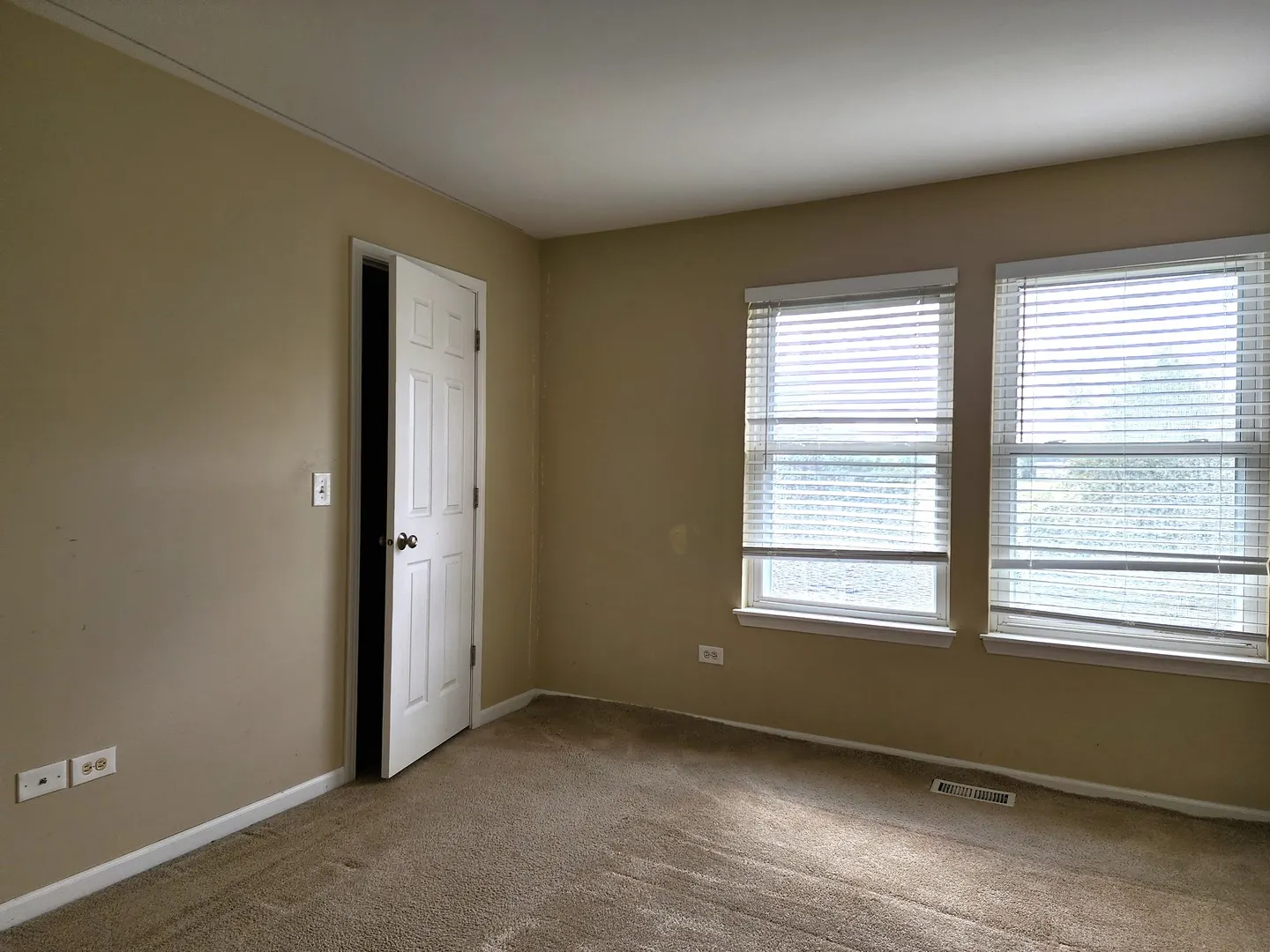 570 Collier Drive IL