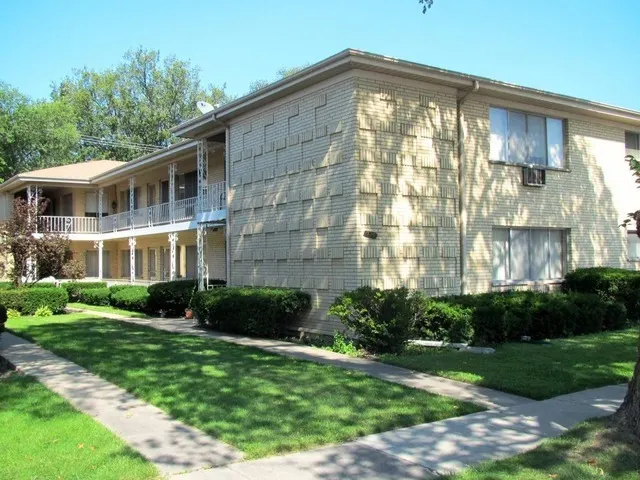 725 BUSSE Highway 6 IL