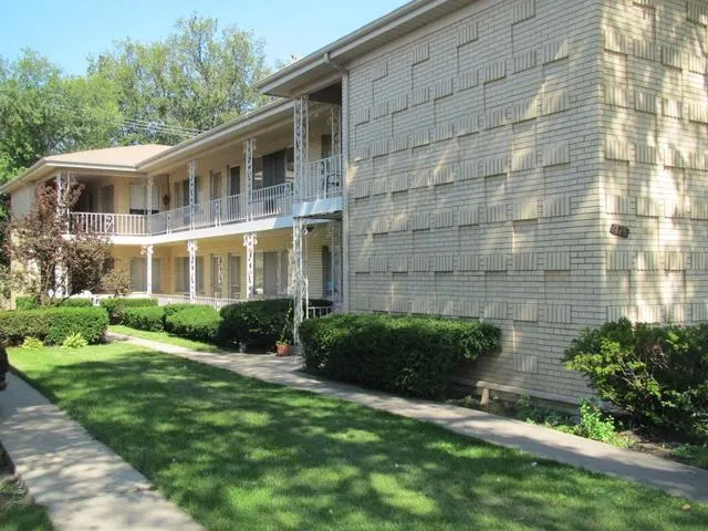 725 BUSSE Highway 6 IL
