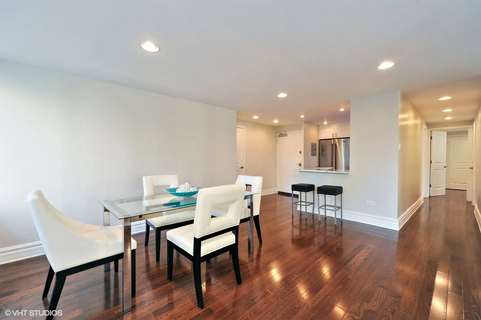 247 E Chestnut Street 602 IL