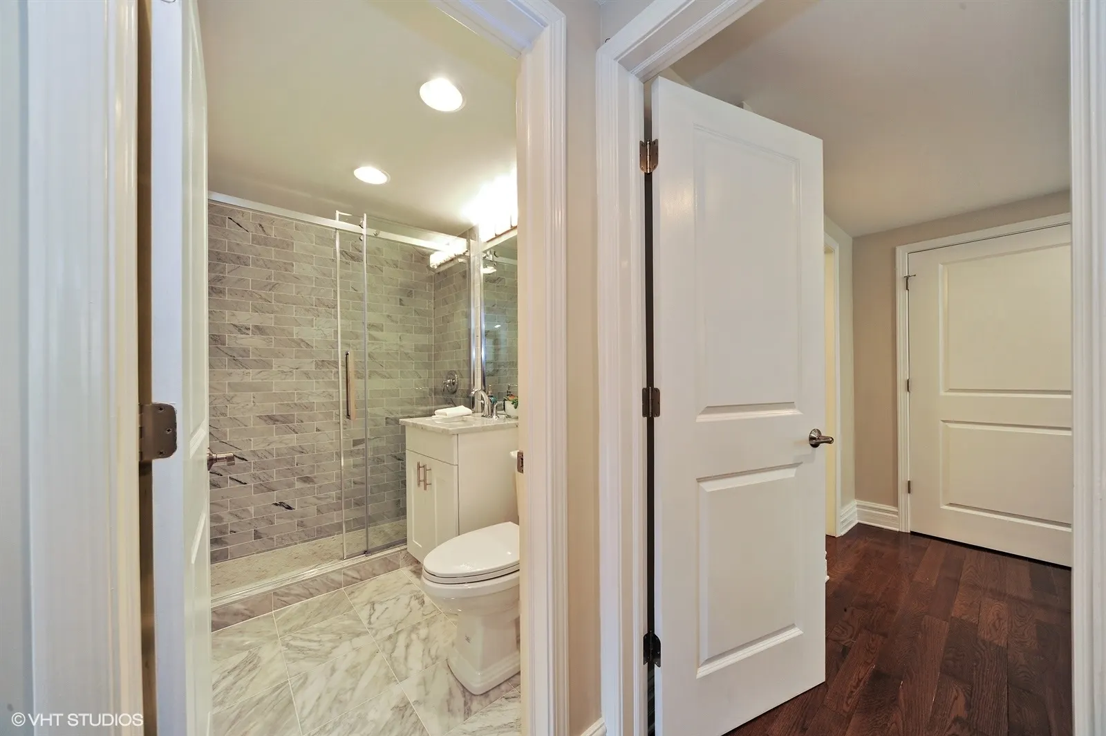 247 E Chestnut Street 602 IL