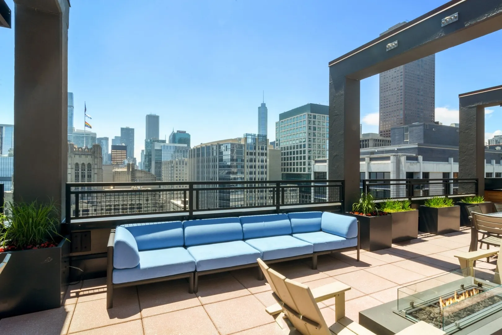 247 E Chestnut Street 602 IL