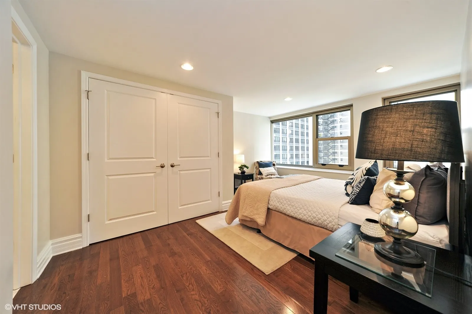 247 E Chestnut Street 602 IL