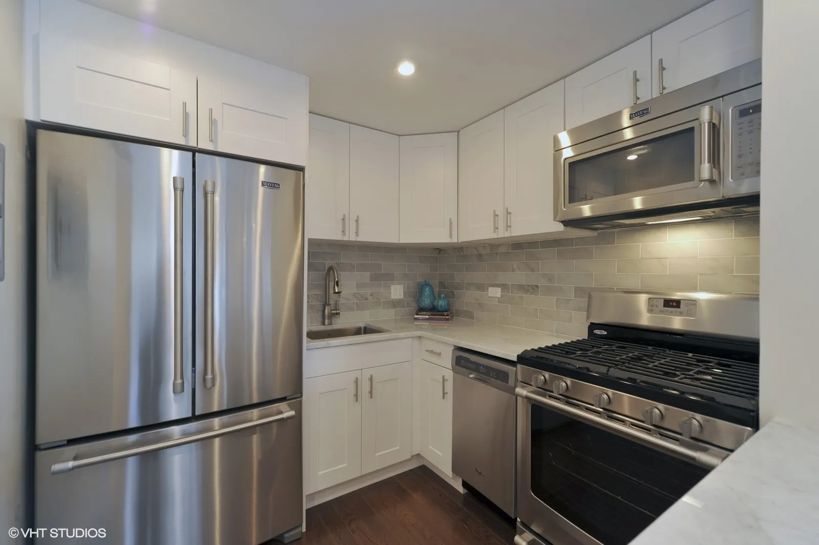 247 E Chestnut Street 602 IL
