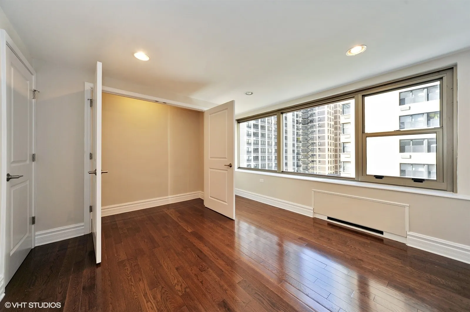 247 E Chestnut Street 602 IL
