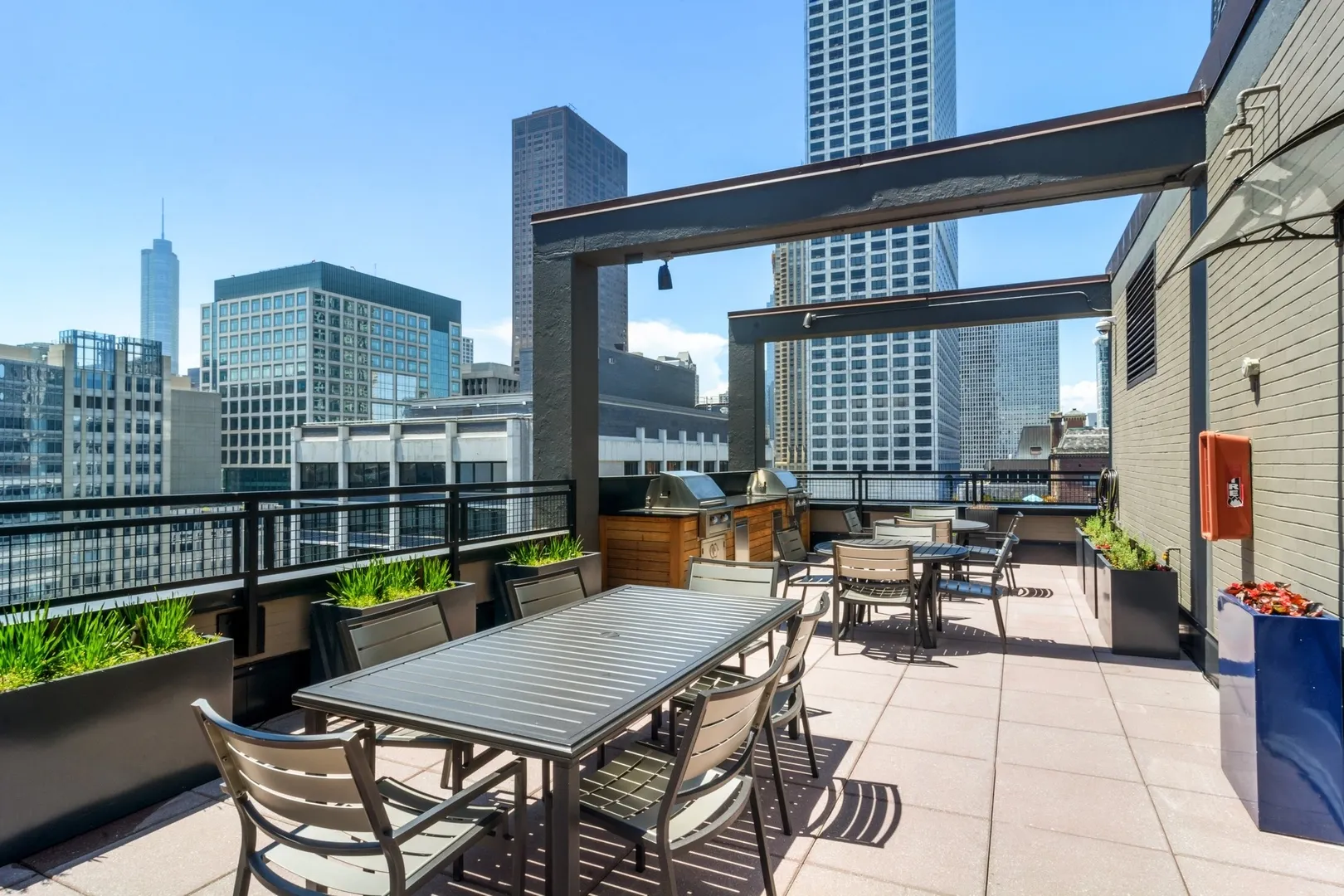 247 E Chestnut Street 602 IL