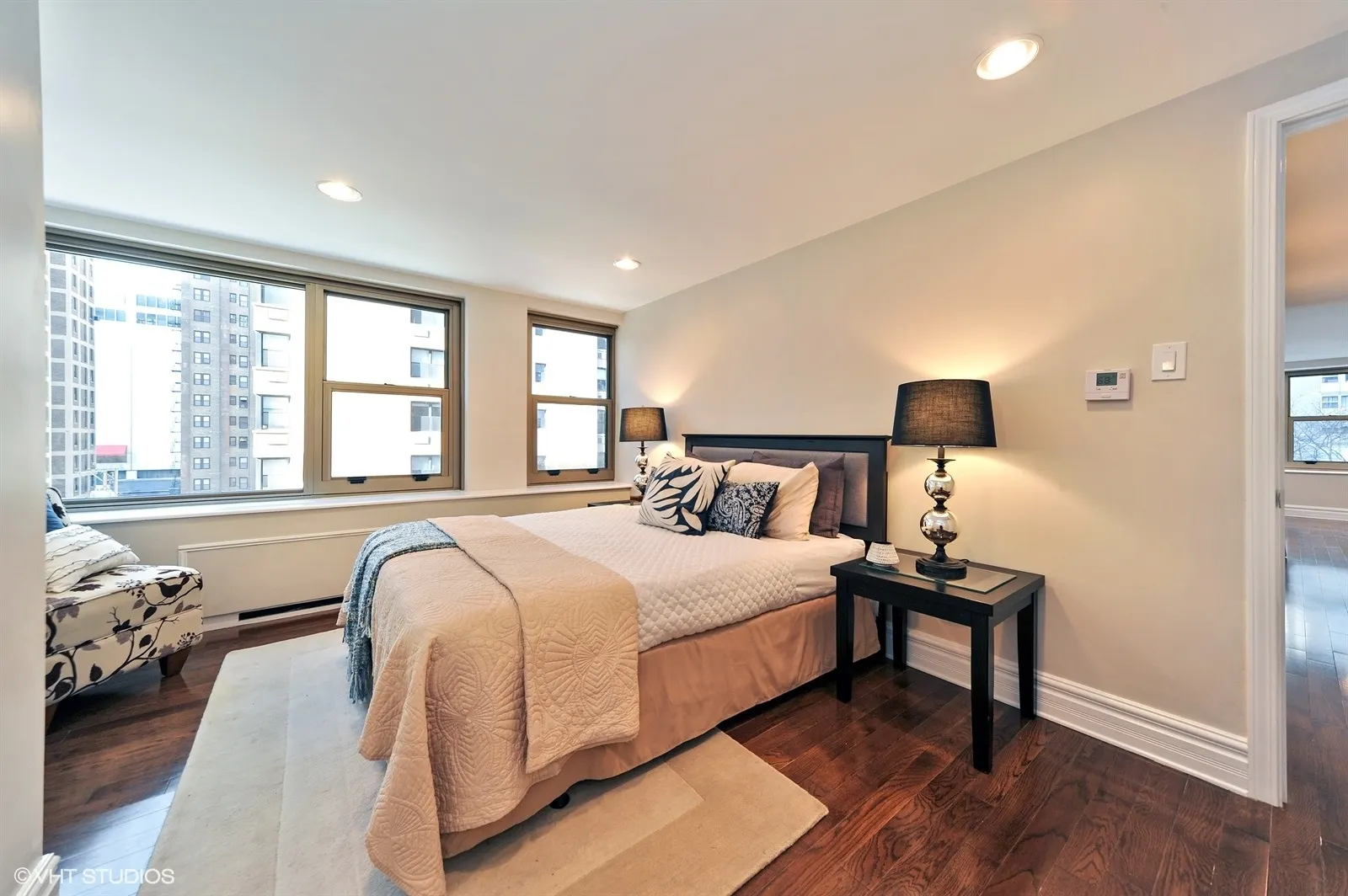 247 E Chestnut Street 602 IL