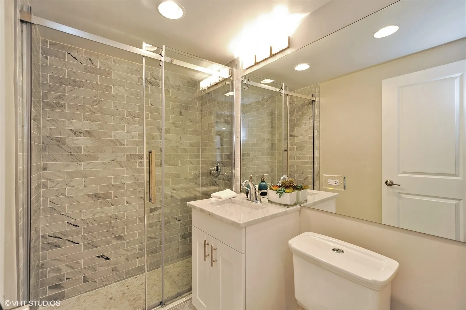 247 E Chestnut Street 602 IL
