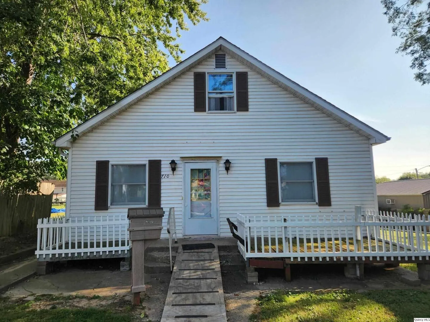 710 Jackson IL
