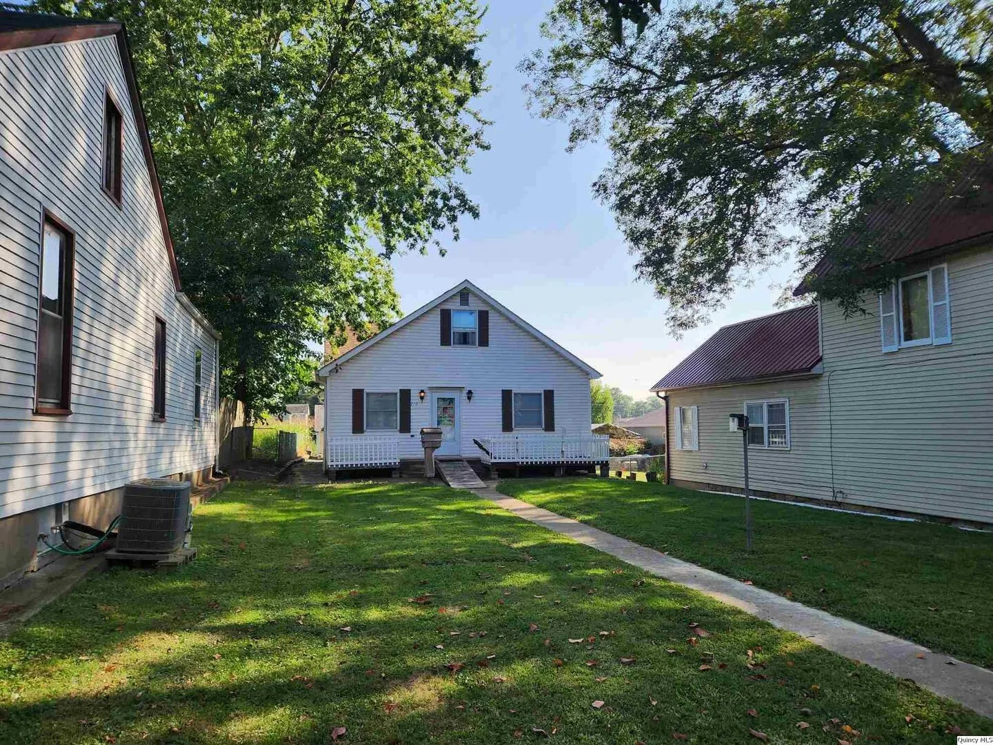 710 Jackson IL