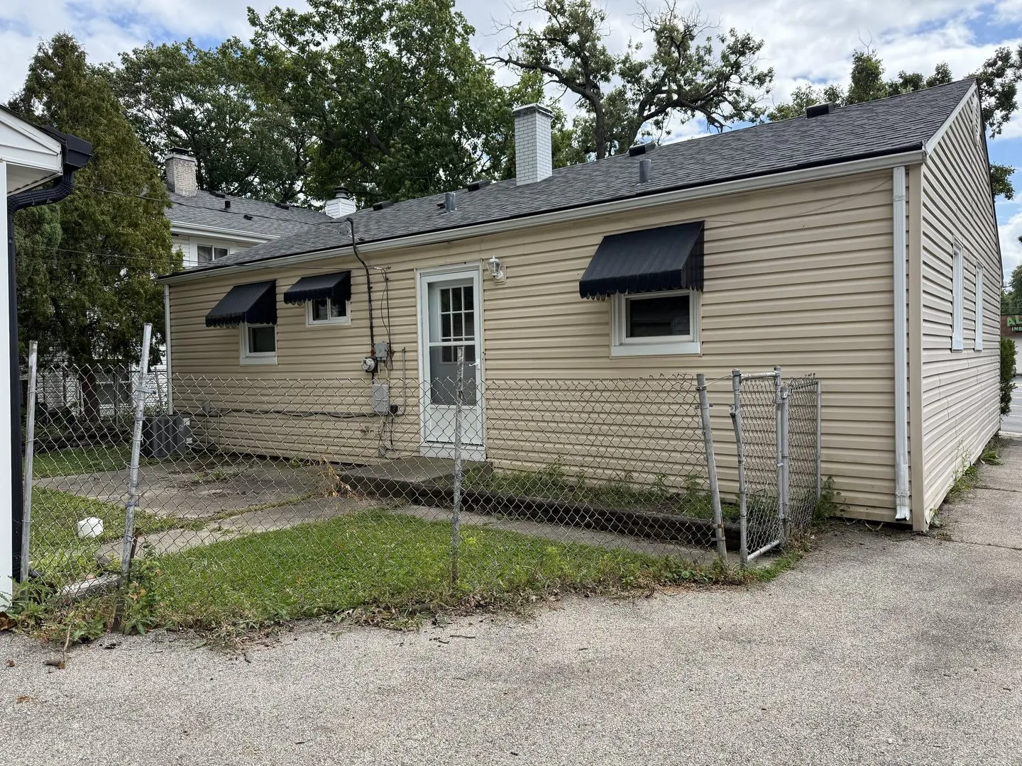 723 S Lake Street IL