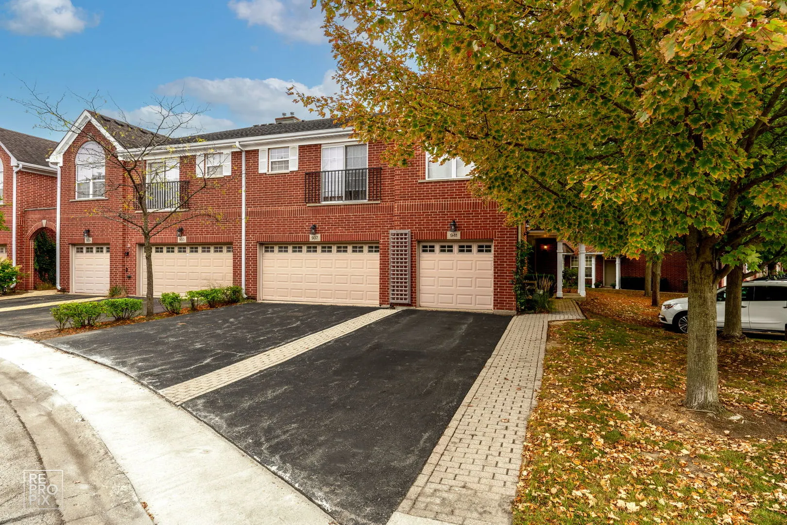 937 Bromley Place IL